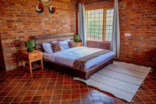 Tranquil Hillhouse - 4