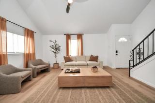 Houston - Modern Comfort with Garage & Patio - 6
