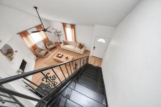 Houston - Modern Comfort with Garage & Patio - 3