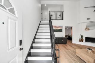 Houston - Modern Comfort with Garage & Patio - 2