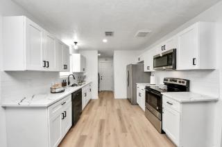 Modern home - perfect for short stays - 5