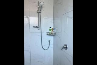 A small 1 bedroom and 1 lounge Studio B, No Kitchen - 5
