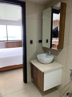Condo, Amazing River View and Free Parking - 6