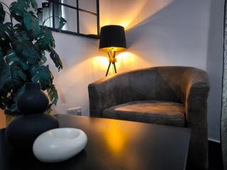 Cosy Double Room with Private Bathroom - 5