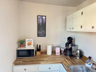 Historic Chic Downtown Suite - 8