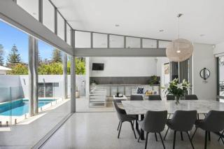 Modern Traveler - great location + pool - 8
