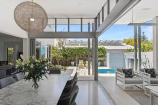 Modern Traveler - great location + pool - 4