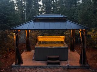 Covered Hot Tub Getaway Sleeps 9 - 1