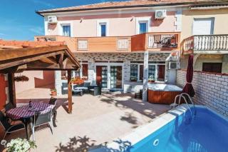 Holiday house with a swimming pool Zadar - 25271 - 0