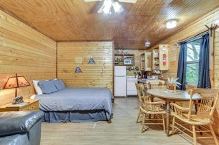'Cedar Falls Cabin 5': 1/2 Mile to Turner Falls - 6