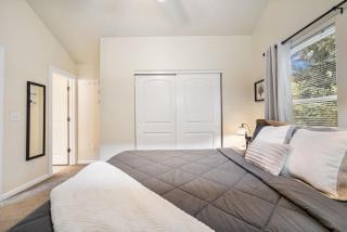 Monthly Rental - Pet Friendly, 3Bed and Fenced Yard - 6