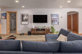 2 BR Home Minutes Away from the Airport - 3