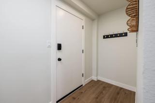 Inlet View Luxe -King Suite - Downtown Anchorage - 4