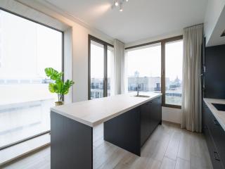 Premium City Retreat with Balcony for 12 - 5