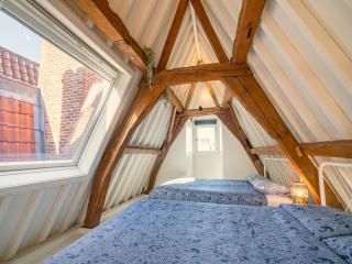 Loft-Style Duplex at Hendrik Square - 9