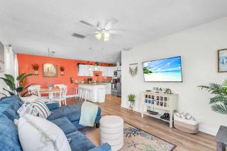 Across from Beach with 2 Hot Tubs - Sleeps 10 - 5