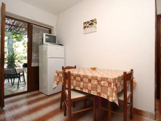 Apartment in Vrbanj with barbecue and Wi-Fi - 2