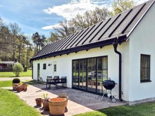 5 star holiday home in FÄRJESTADEN - 0