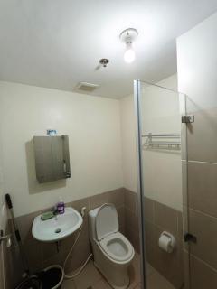 Rosshan's Crib 1BR with Parking near BGC and Ortigas - 1