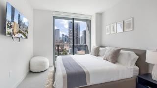 Stunning 2BR Downtown Miami Pool Gym City View - 9