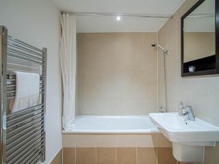 Premium 2-Bed Apartment at Leeds Dock with Balcony - 1