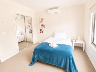 Glenlyon Rd - Comfortable Premium Accommodation - 5