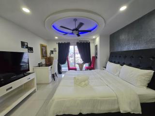 Central Studio in Angeles City Near Night life - 1