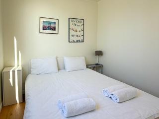 Lovely 2Br With Balcony At Gordon Beach - 2