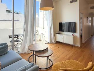 Lovely 2Br With Balcony At Gordon Beach - 1