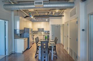Midtown 1BR Fully Furnished Apartment - Great Location! apts - 3