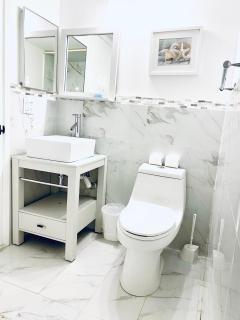 Ocean & Bay Views 2BR 2BA Beach Apt! PARKING! - 9