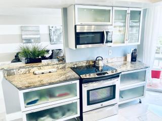 Ocean & Bay Views 2BR 2BA Beach Apt! PARKING! - 6