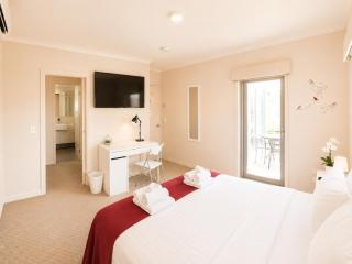 Glenlyon Rd - Comfortable Premium Accommodation - 5