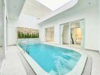 4-bedroom villa with large swimming pool near the riversea in Da Nang - 7
