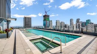 Stunning New Building Rooftop Pool Gym Prime - 0