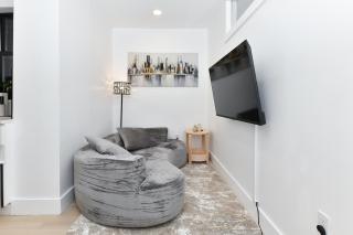 Chic 2BR Steps to Central Park - 9