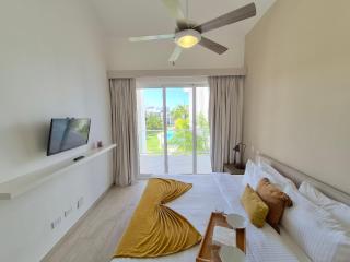 Unique 1BR Retreat w/ Pool & Golf View CP - 9