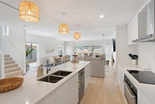 Summervale House - 8