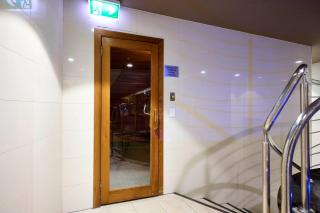 Elegant 2BR CBD Apartment with Balcony, Pool, Gym, Sauna & Fast WiFi near Queen Victoria Market - 6