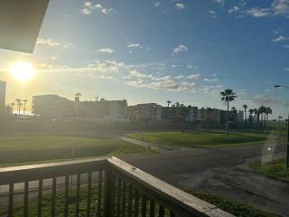Cozy Beachside 1BR Studio Near North Beach - 1