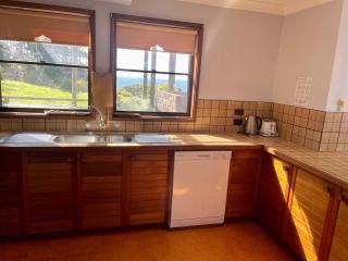 Stunning Clifftop Location - gorgeous ocean views - 2