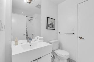 Modern 2BR Condo Downtown Toronto Lakeview - Free Parking - 4