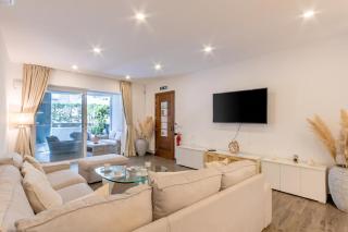 Modern Beautiful Pool And Sea Apt Qawra - Happy Rentals - Qawra - 2
