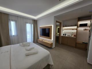 Thea Syros - 8