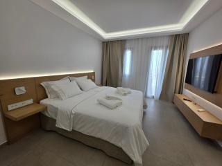 Thea Syros - 9