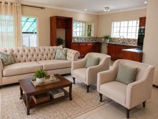 2 Bed Garden Cottage with Pool and Manucured Garden - 1