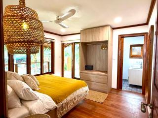Large Private Beachfront Villa Mentawai - 4