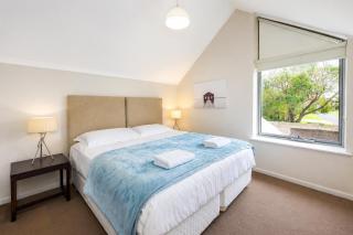 Coastal Elegance Relaxed Stay in Broadwater - 6