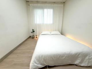 Cozy home Hapjeong Hongdae, parking available, negotiable - 3