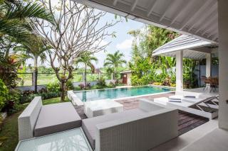 Villa Imbuh 2 - Tropical Oasis 3BR in Central Canggu - 2